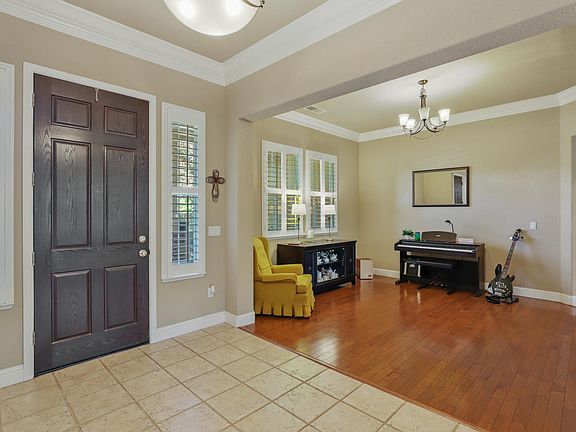 5th image of 66 Knolls Ct #202