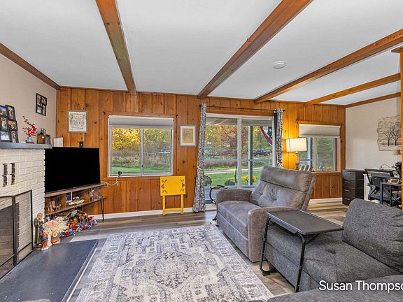 5th image of 8621 Beachler Rd NE
