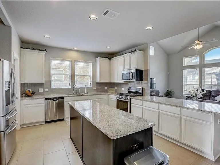 8014 Arezzo Dr — Photo 5