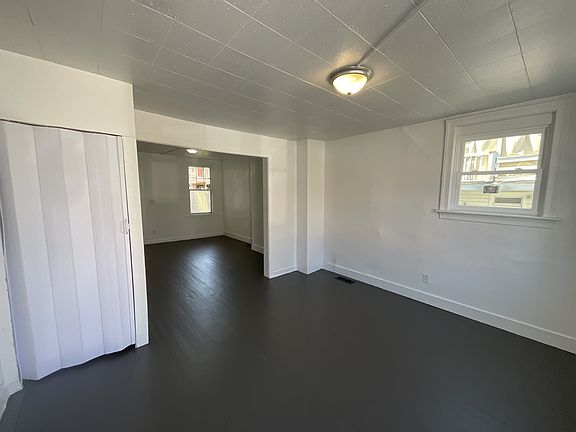 2nd image of 208 E Liberty Ct