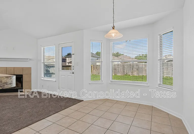 7703 Brisbane Bnd — Photo 10
