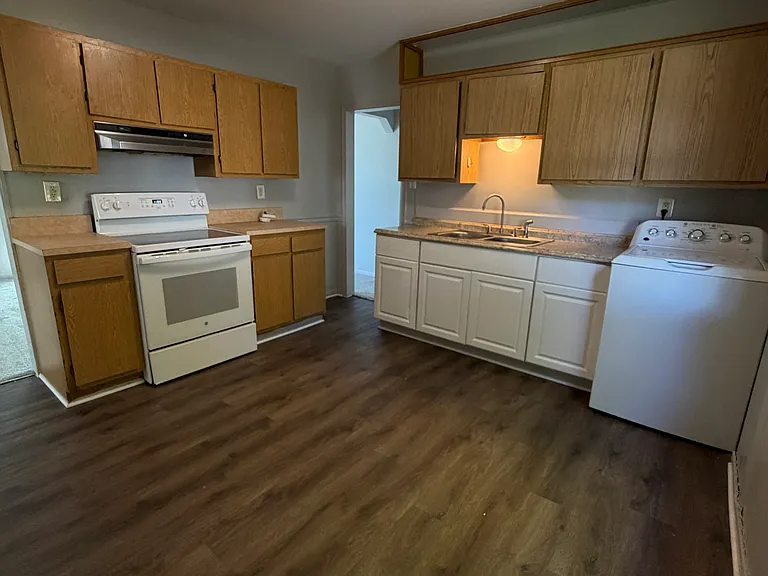 27241 Woodmont St — Photo 3