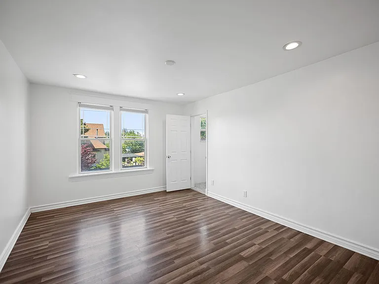 1028 W Chelan Ave — Photo 20