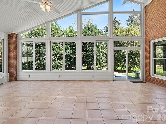 3rd image of 5423 Dunedin Ln
