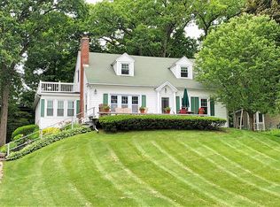 1076 Shabbona Dr, Fontana, WI 53125