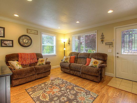2nd image of 4328 Chico Ave