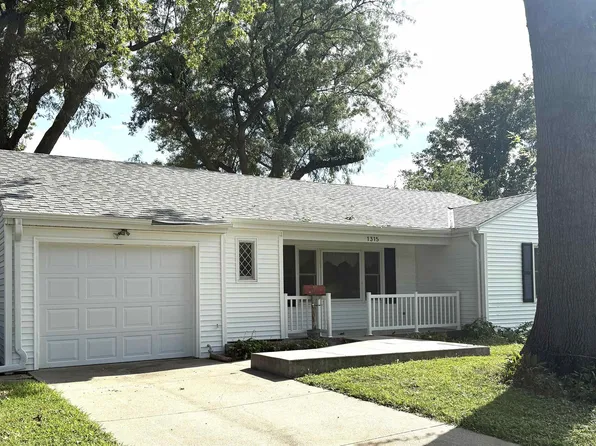 1315 Summit St, Beatrice, NE 68310
