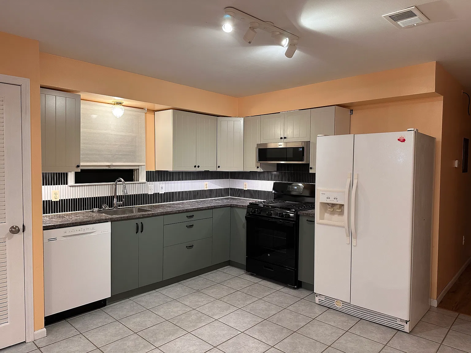 3 bed, $2,800 — Photo 2