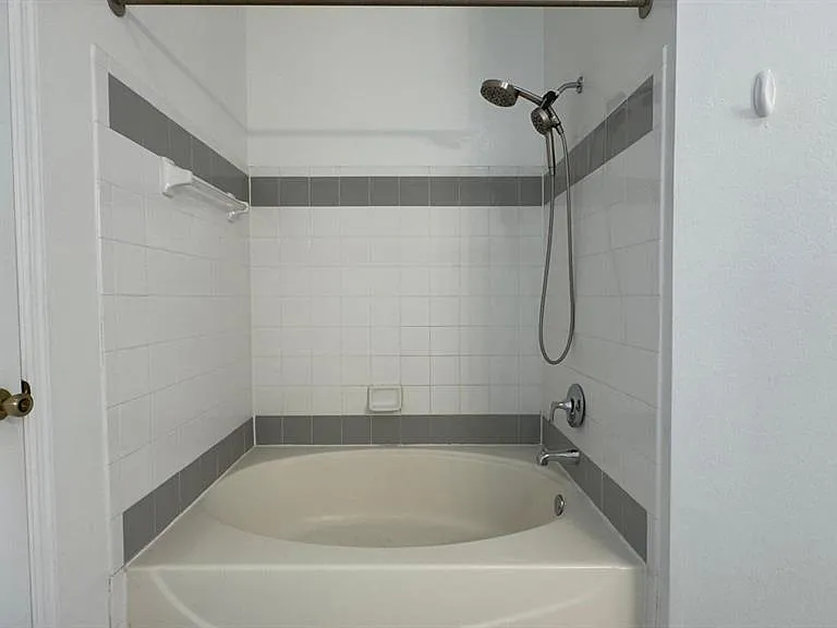 6413 Astor Village Ave #309 — Photo 19