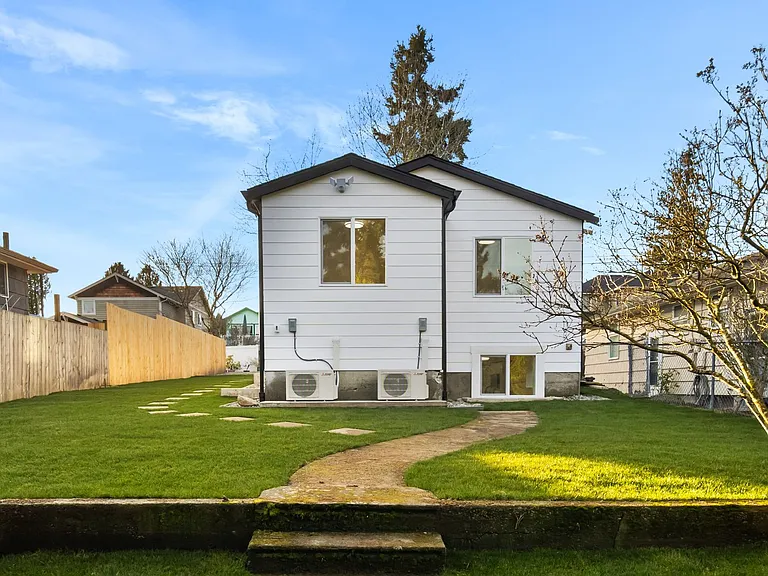5945 Fauntleroy Way SW #B — Photo 35