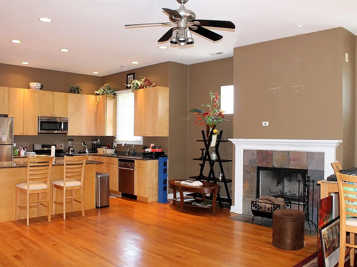 Building Photo - 1347 W Washington Blvd #3A