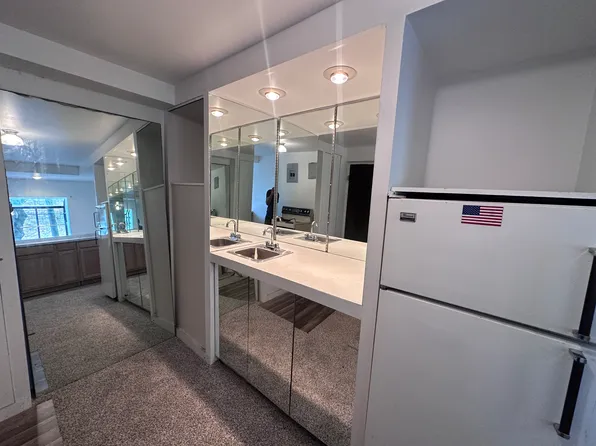 1335 12th Street Dr NW #9B, Hickory, NC 28601