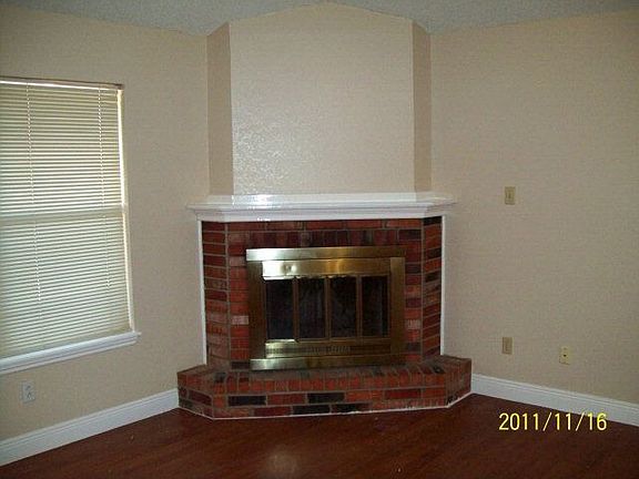 3rd image of 1031 Iola Ave