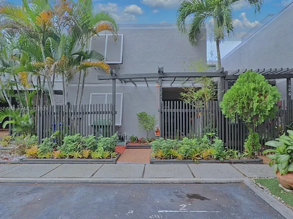 1600 NW 113th Way, Pembroke Pines, FL 33026