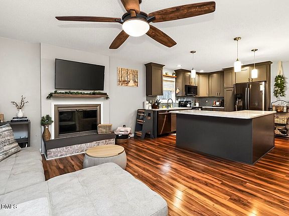 5th image of 1301 East Pointe