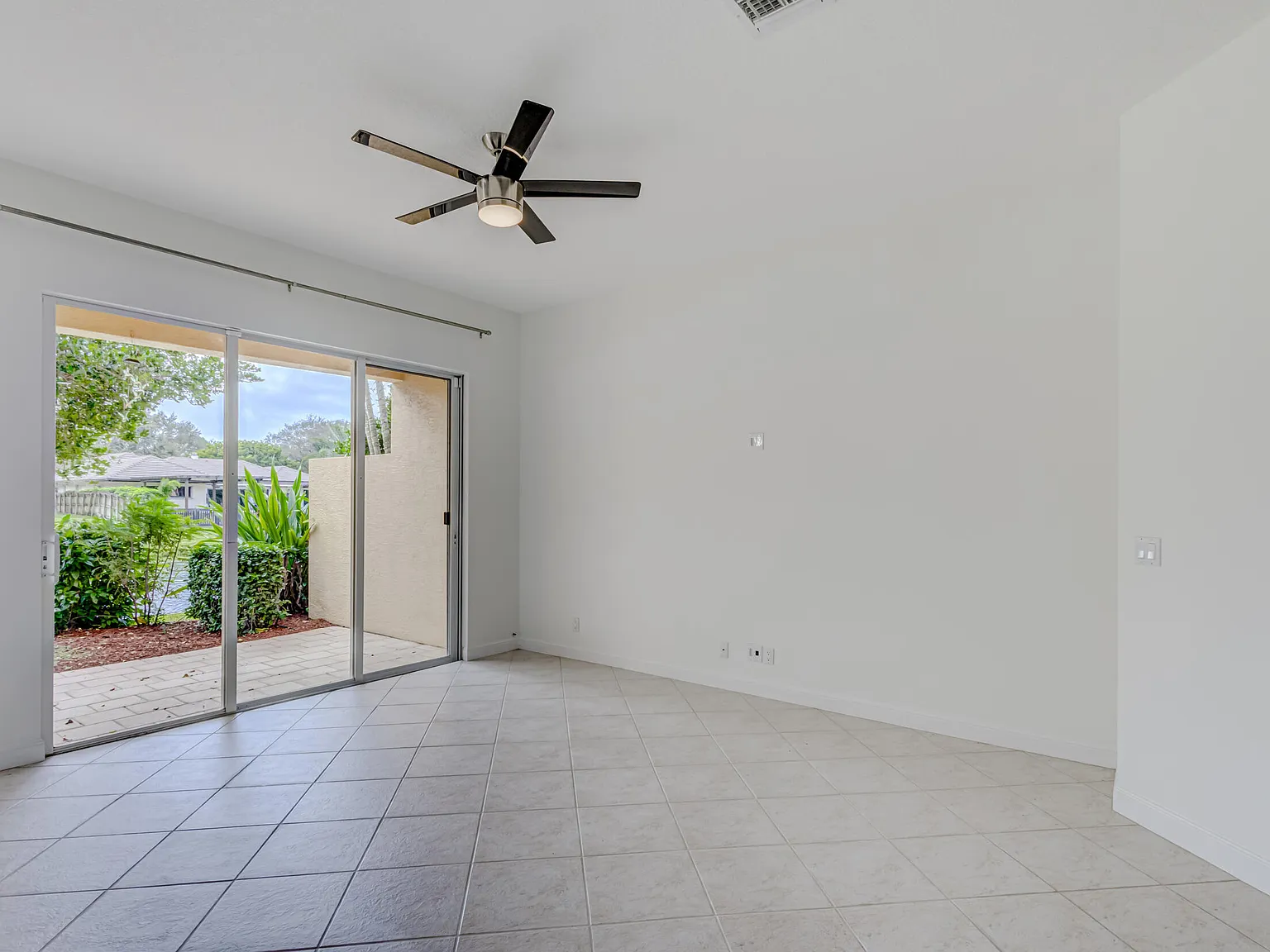 2 bed, 2.5 bath, 1389 sqft, $2,800 — Photo 4