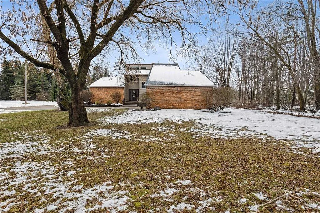 428 Sproll St photo 1