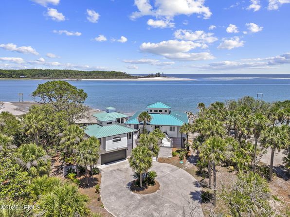 18 River Club Dr