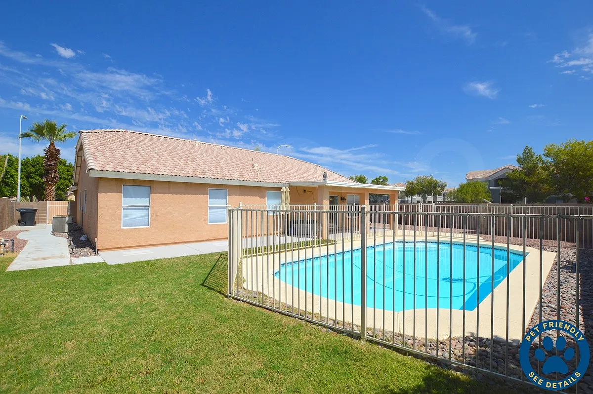 3 bed, 2.0 bath, 2160 sqft, $2,899 — Photo 1