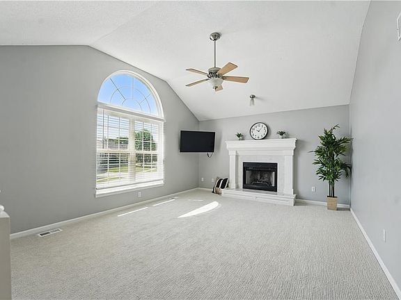 2nd image of 1300 SE Rosehill Dr