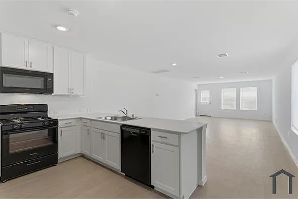 4 bed, 1720 sqft, $2,500 — Photo 4