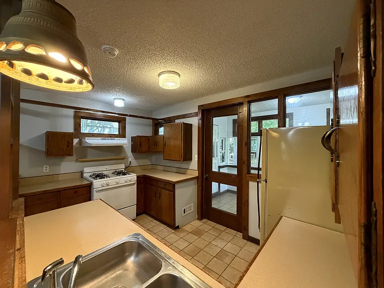 416 E Huntsville Rd — Photo 8