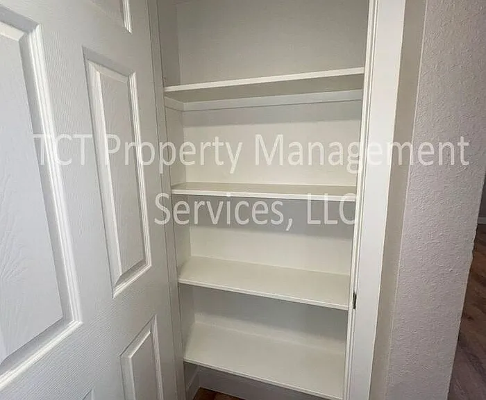 493 E Erie St #B — Photo 10