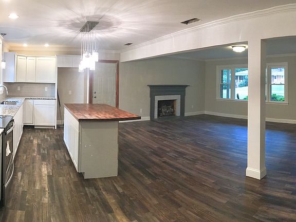 3rd image of 118 Kingstree Dr