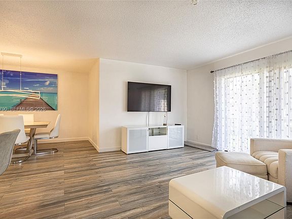 4th image of 3951 NE 19th Rd APT 1702