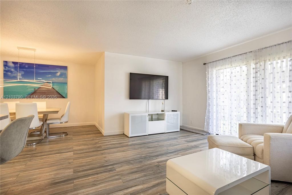 3951 NE 19th Rd APT 1702, photo 4