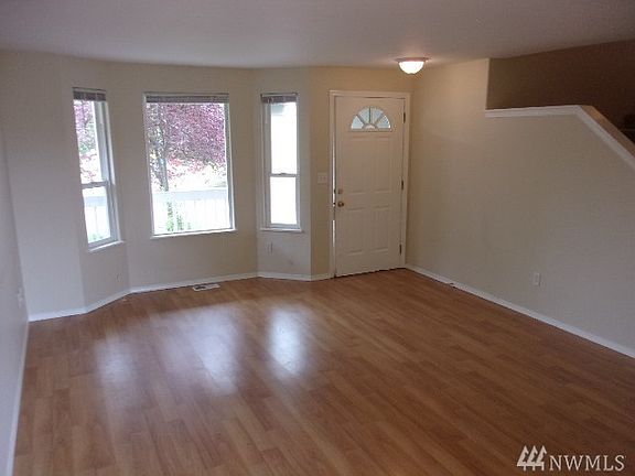 4th image of 1012 123rd Ave NE