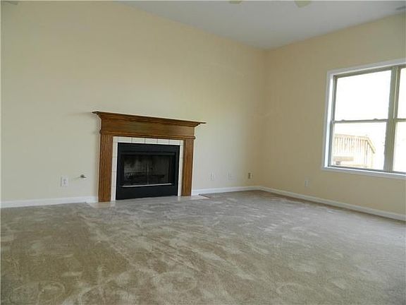 4th image of 3660 Homestead Cir E