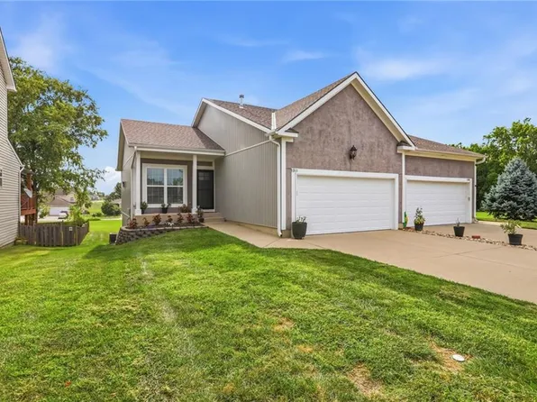 1311 N 158th Ct, Basehor, KS 66007