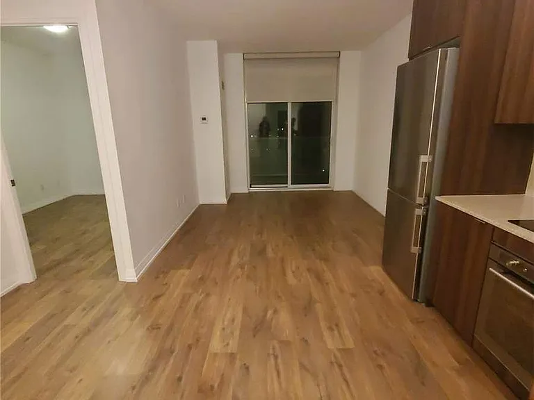 101 Erskine Ave #605 — Photo 6