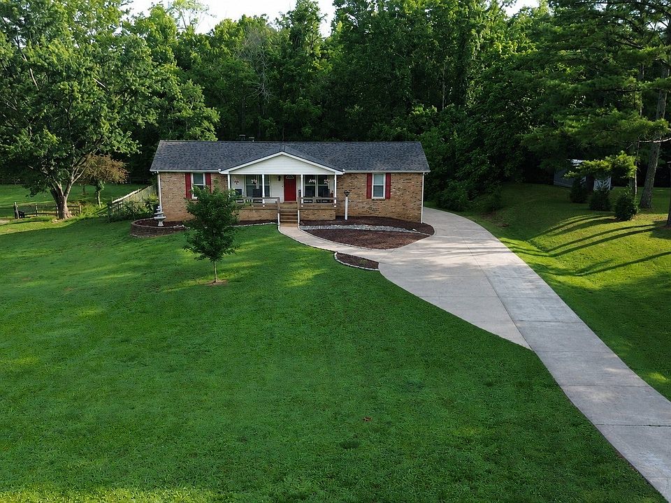 1st image of 215 Maple Way