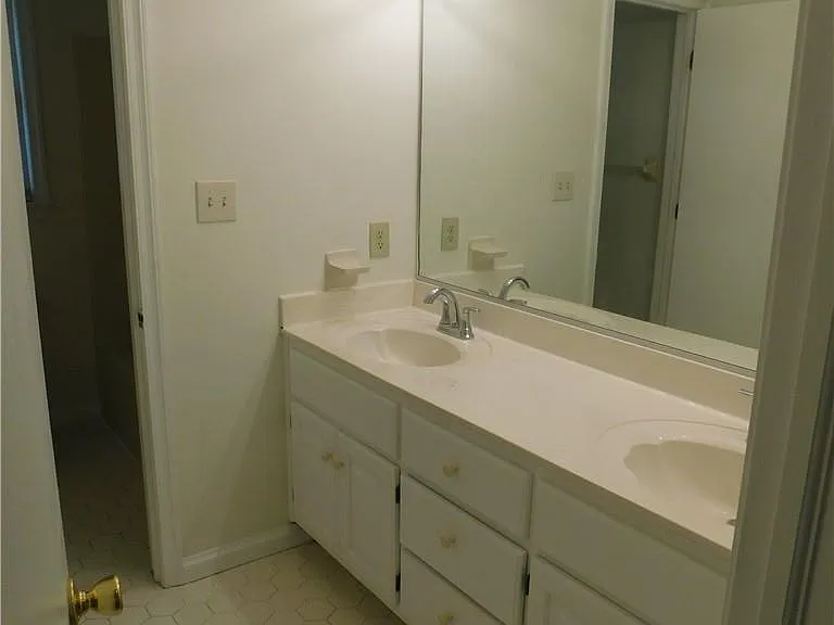 1129 Crystalwood Cir — Photo 14