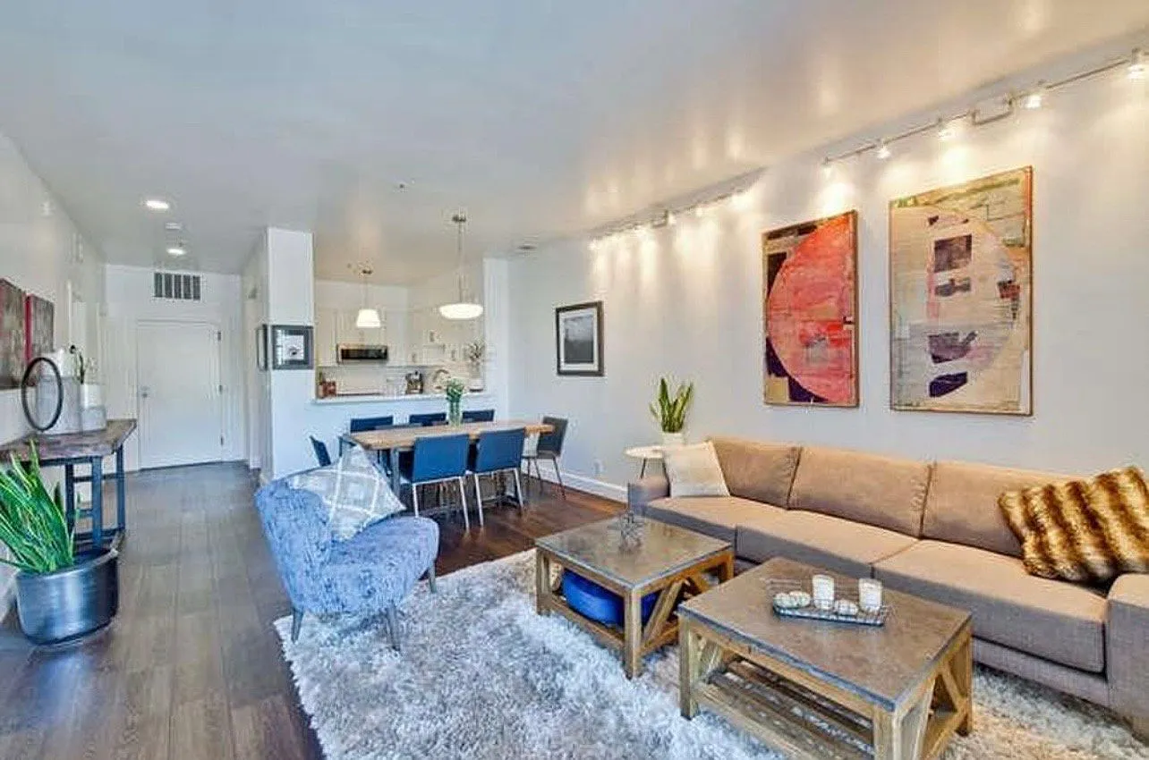 Centrally located near downtown San jose close to the college and San pedro square. — Photo 2