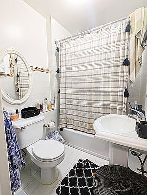 3rd image of 167 W 71st St APT 1