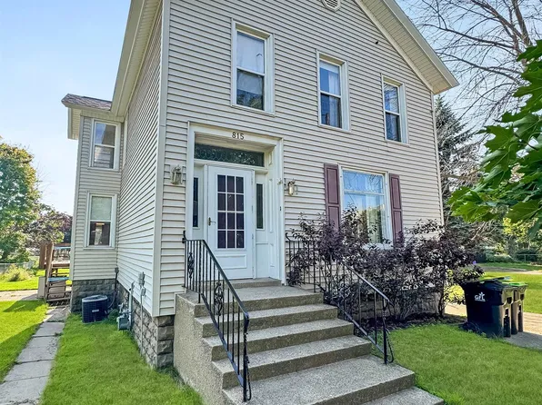 815 2nd St, Menominee, MI 49858