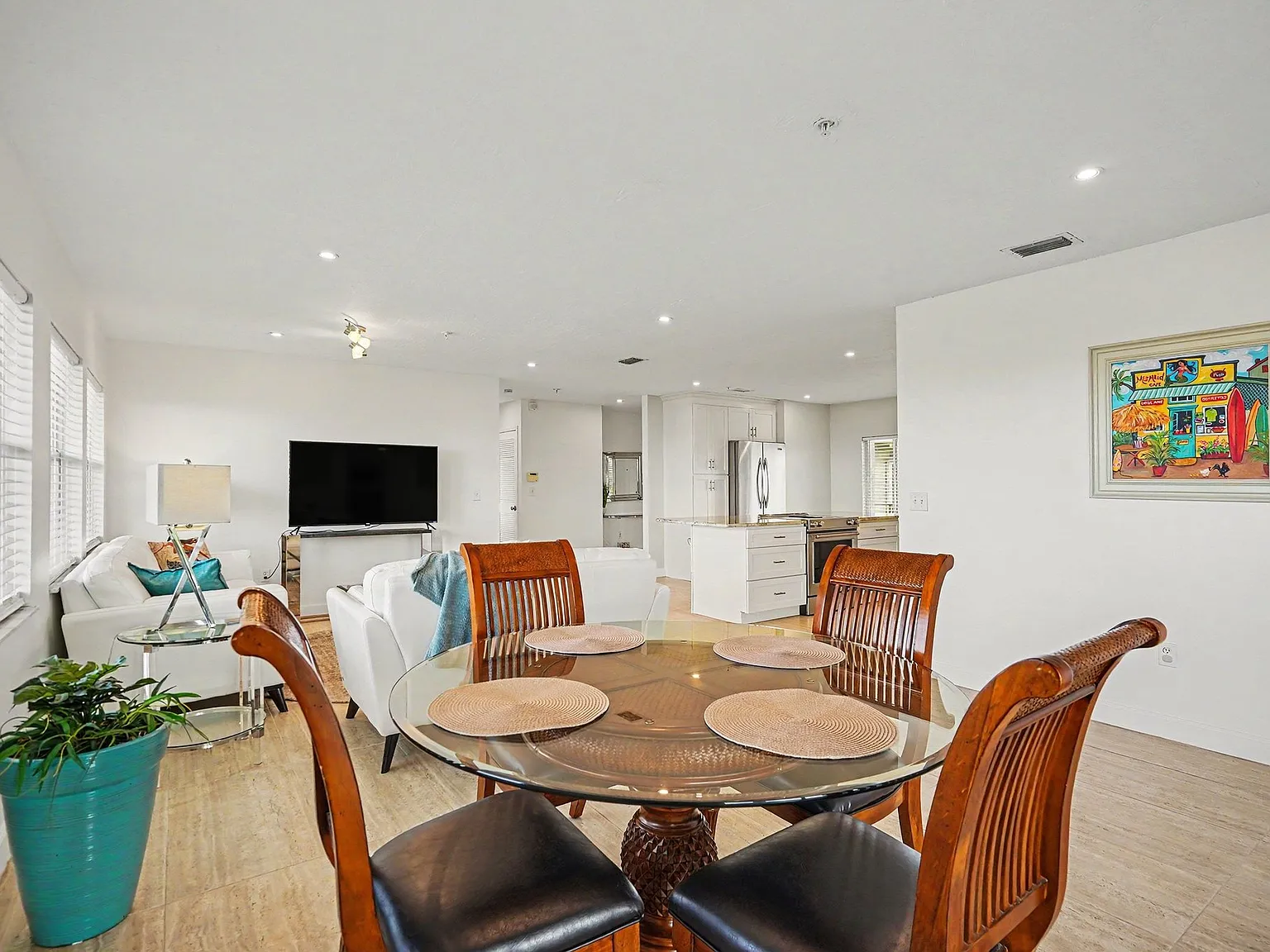 3 bed, 1637 sqft, $2,700 — Photo 2