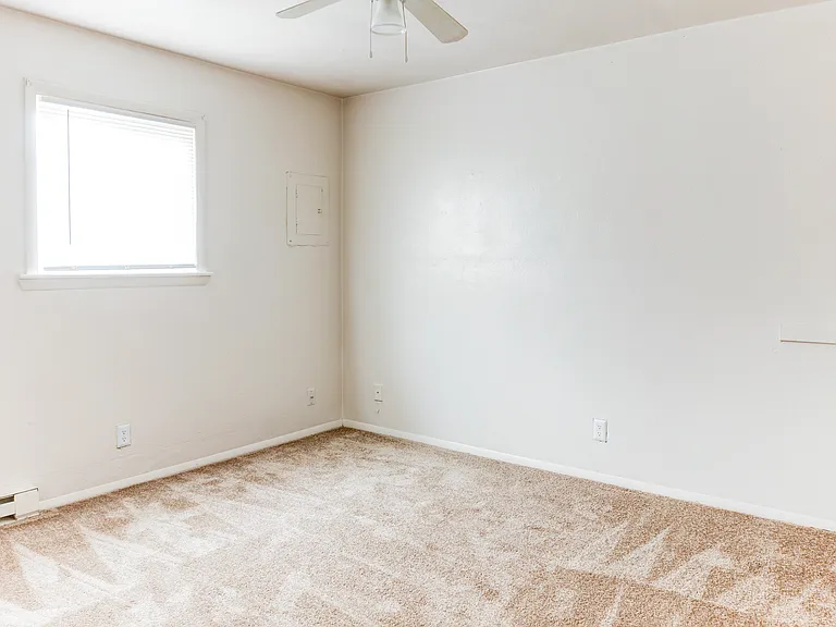 Harbor Square Apartments — Photo 13