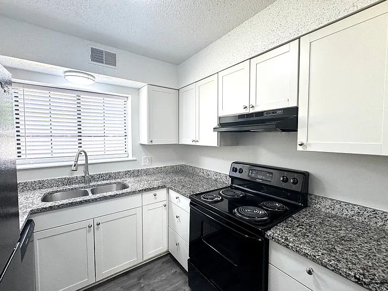 Piney Grove Townhomes — Photo 6