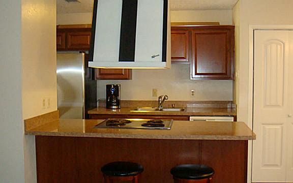 4th image of 525 Edwards Dr