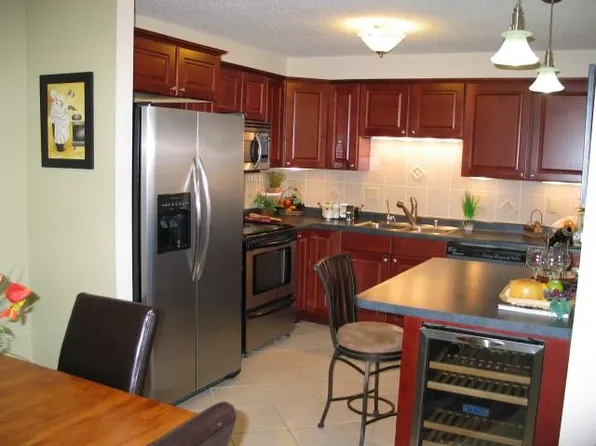 604 Laurel Lake Rd, Thiensville, WI 53092