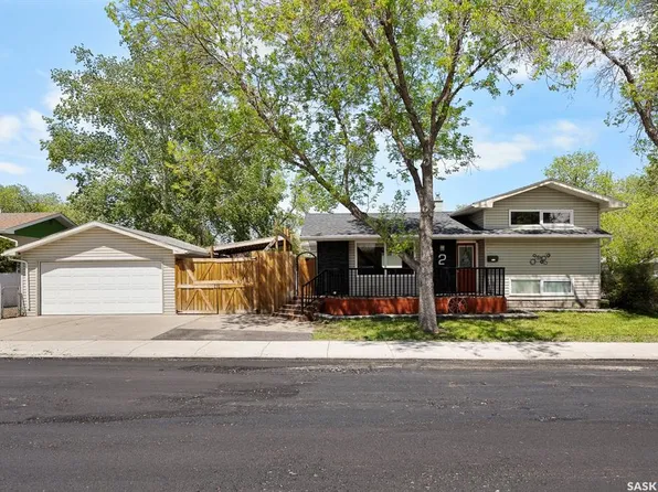 2 PLEASANTVIEW BAY, Regina, SK S4R 5H3