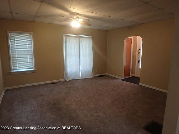 5th image of 221 W Stoddard St