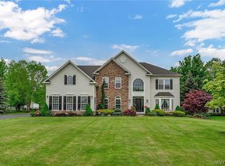 89 Graystone Ln, Orchard Park, NY 14127