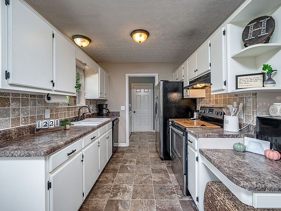 5th image of 3015 Redwood Dr