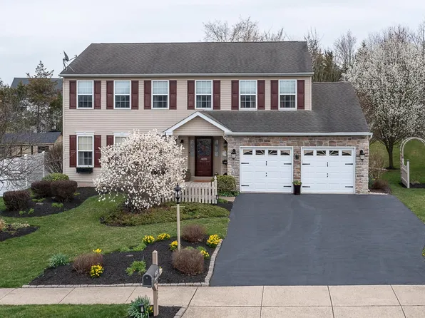 2424 Lomara Dr, Pottstown, PA 19464