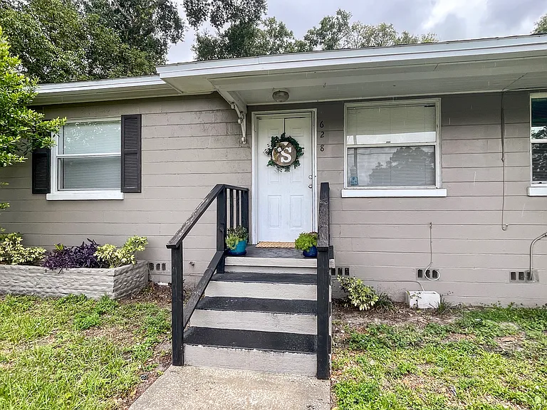 628 W Park St — Photo 1